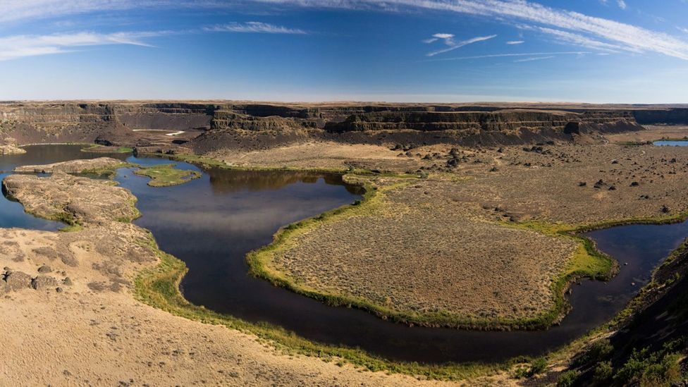 Sun shines over the barren Dry Falls (Credit: Jim Trodel/Dry Falls, Washington/Flickr/CC BY-SA 2.0) Sun shines over the barren Dry Falls (Credit: Jim Trodel/Dry Falls, Washington/Flickr/CC BY-SA 2.0)