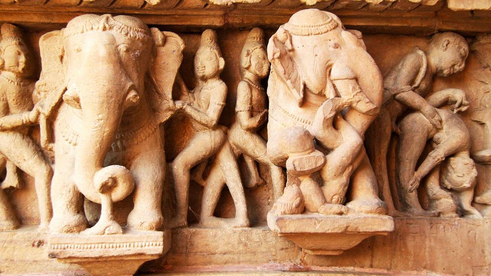 A closer inspection of the temple's sculptures (Credit: Charukesi Ramadurai)