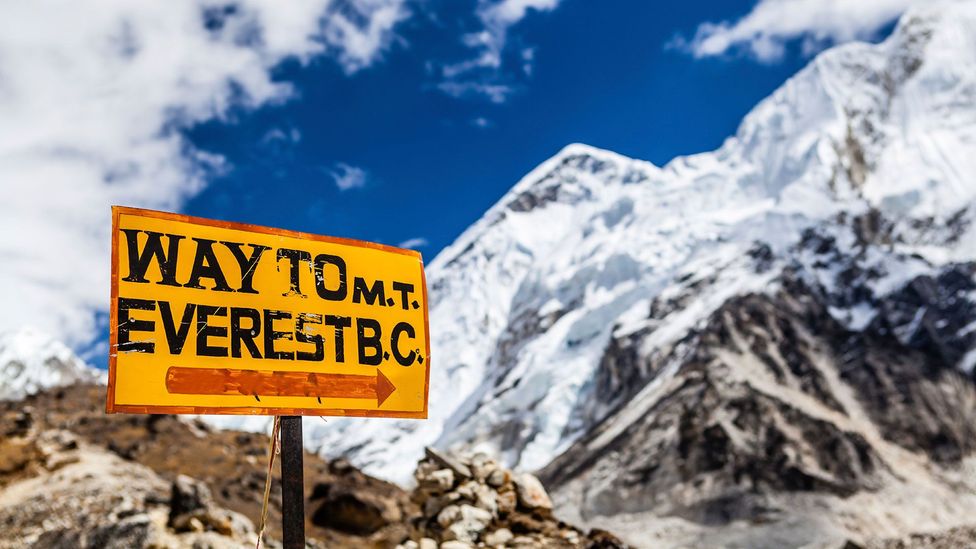 The Tragic Tale Of Mt Everest S Most Famous Dead Body Bbc Future