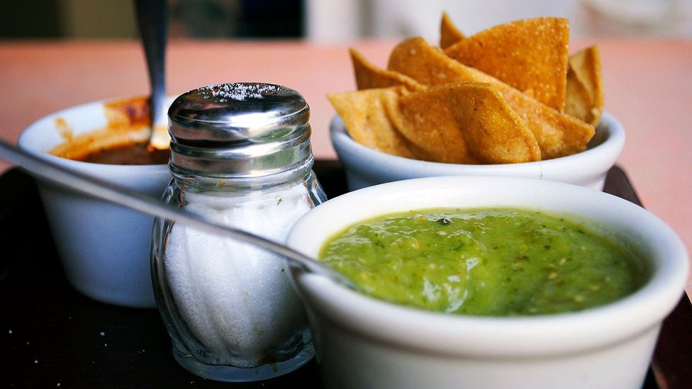 The taco eater adds sauces – usually red or green (Credit: Chris Robinson/el 91 / roma norte, mexico city, mexico/Flickr/CC BY 2.0) The taco eater adds sauces – usually red or green (Credit: Chris Robinson/el 91 / roma norte, mexico city, mexico/Flickr/CC BY 2.0)
