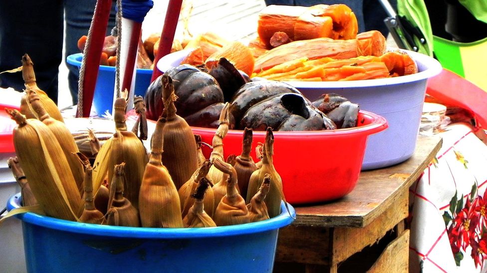 Calabazas are sold seasonally alongside other harvest bounty (Credit: Razi Marysol Machay/Flickr/CC-BY-SA-2.0) Calabazas are sold seasonally alongside other harvest bounty (Credit: Razi Marysol Machay/Flickr/CC-BY-SA-2.0)