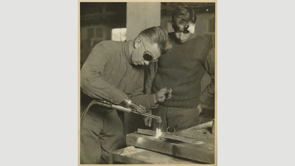 The geniuses who invented prosthetic limbs BBC Future