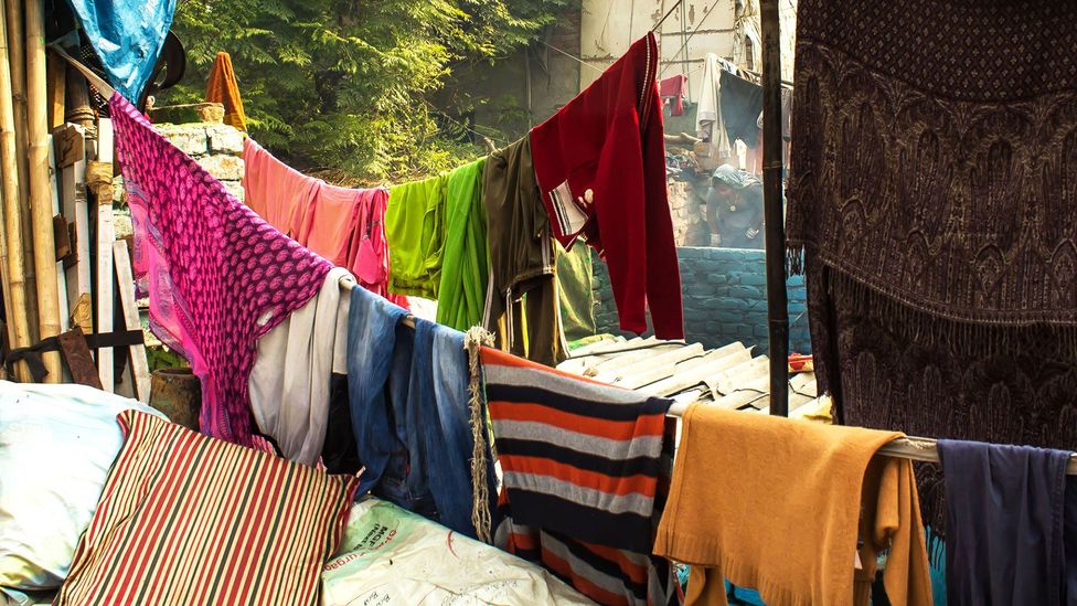 Colourful laundry lines crisscross Kathputli (Credit: Mariellen Ward)