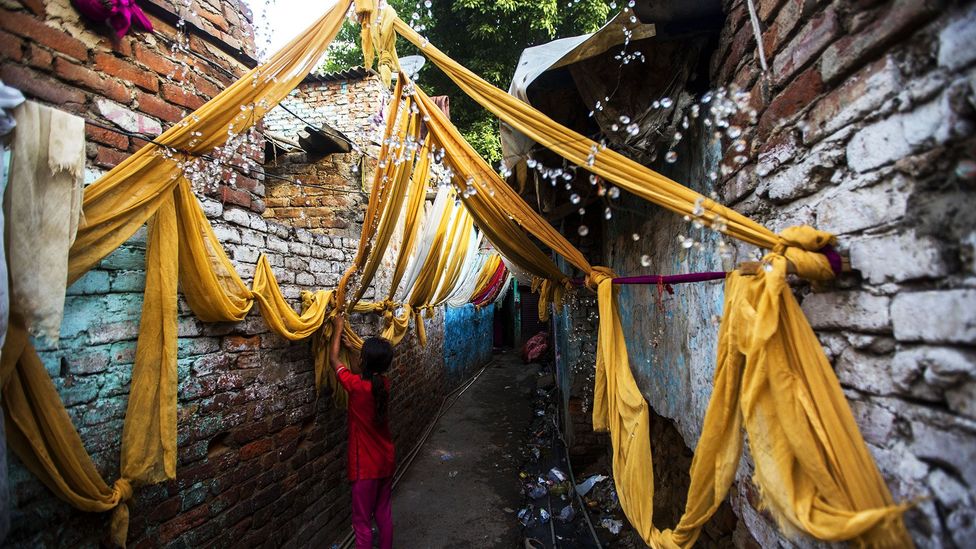 A young girl decorates a Kathputli alleyway (Credit: AFP/Getty)