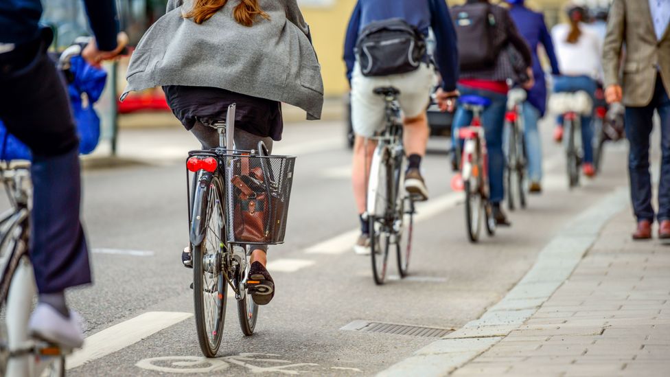 Many commuters travel to work by bike. (Credit: Tobias Ackeborn/Getty Images)