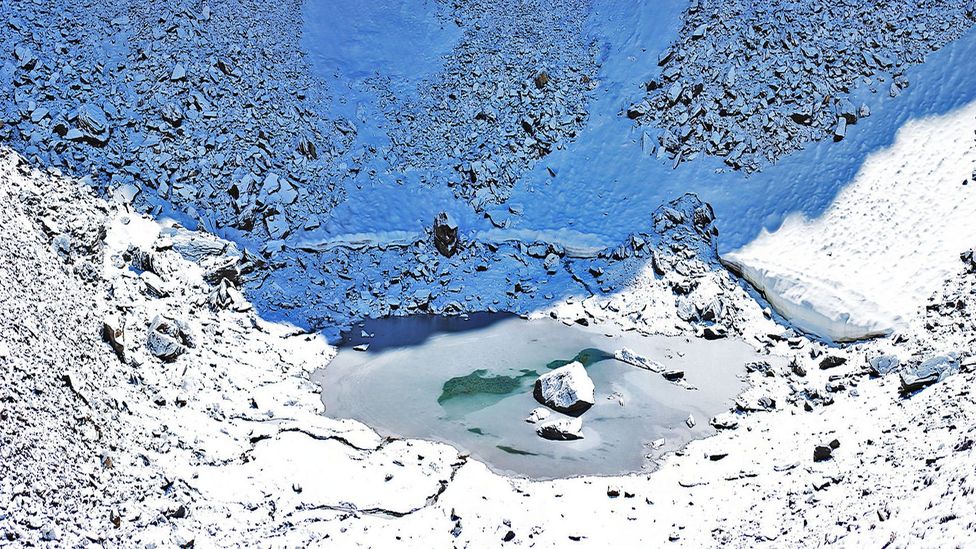 A dark secret lurks at the bottom of this Himalayan lake (Abhijeet Rane/Roopkund - Mystery Lake/Flickr/CC BY 2.0)