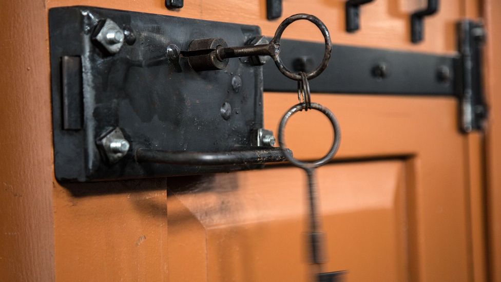 можно ли сдать дверь. входная дверь. можно ли сдать дверь. входные и межкомнатные двери. памятка в коммунальной квартире.