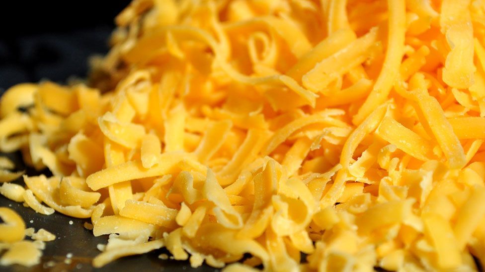 Cheddar cheese (100g): 413kcal (Credit: Roxanne Ready/Flickr/CC BY-SA 2.0) Cheddar cheese (100g): 413kcal (Credit: Roxanne Ready/Flickr/CC BY-SA 2.0)