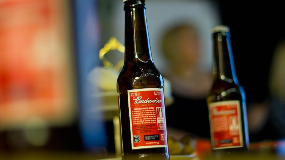 One bottle of Budweiser: 132kcal (Credit: Stephen Hynds/Flickr/CC BY-SA 2.0) One bottle of Budweiser: 132kcal (Credit: Stephen Hynds/Flickr/CC BY-SA 2.0)