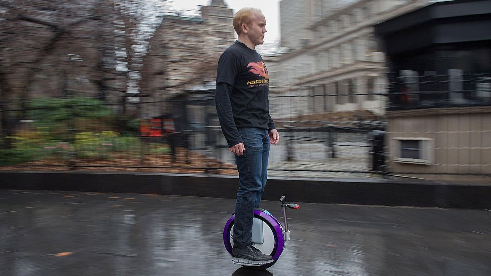 Моноколесо скутер EHOWHEEL. Моноколесо Райдер. Моноколесо в городе. Экстремал на моноколесе.