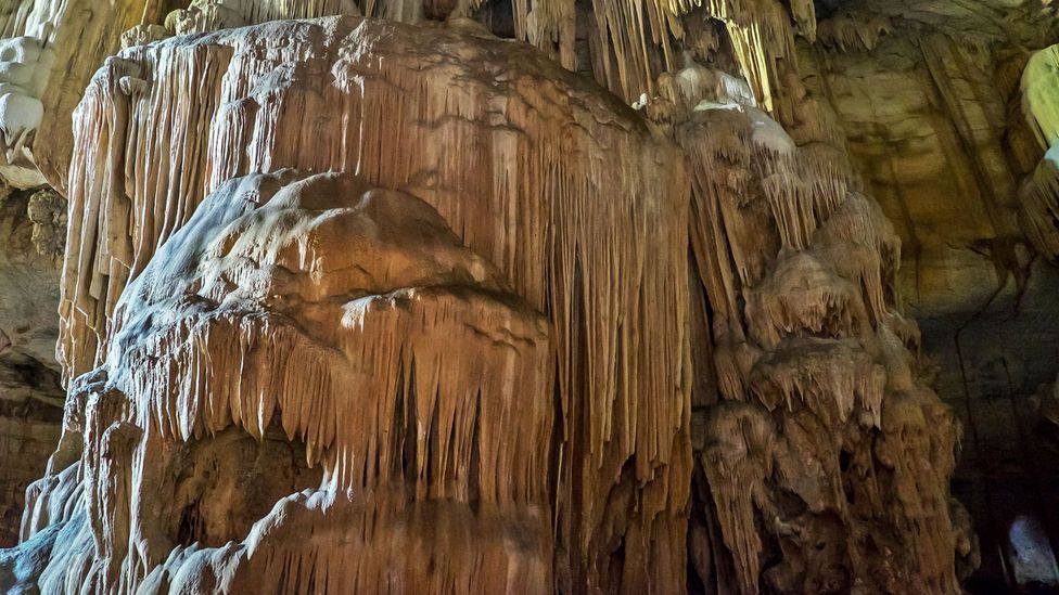 Gua Puteri is filled with huge stalactites and stalagmites (Credit: Kit Yeng Chan)