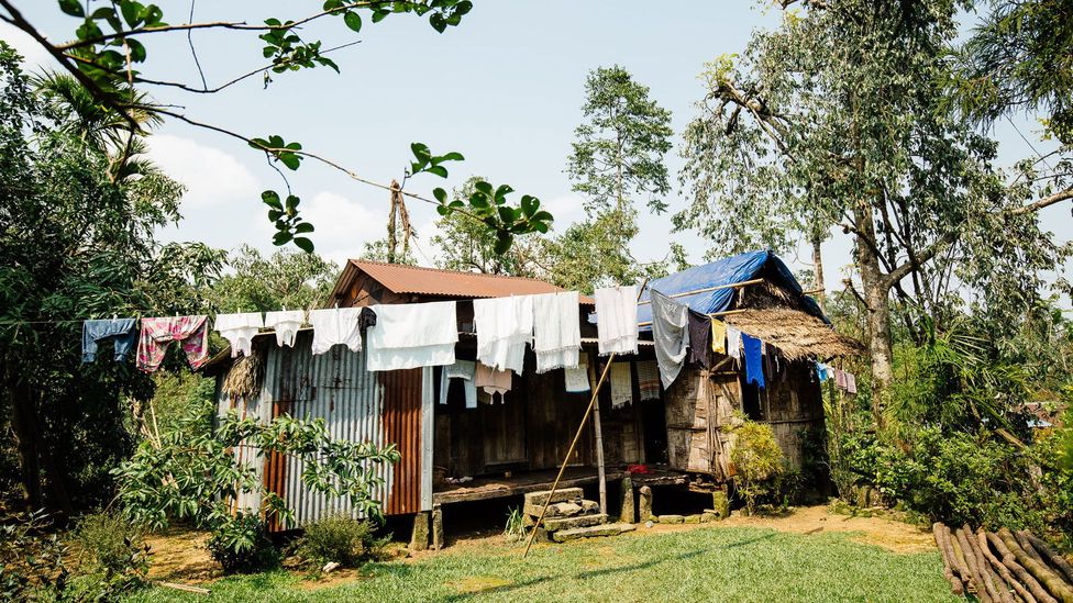 Homes in Mawlynnong are simple, typically made of bamboo and metal, and they – and their yards – are all immaculately clean (Credit: Tanveer Badal) Homes in Mawlynnong are simple, typically made of bamboo and metal, and they – and their yards – are all immaculately clean (Credit: Tanveer Badal)