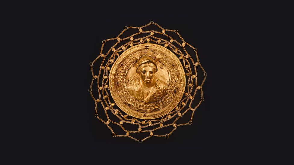 Luxurious jewellery, diadems, glass and silverware, charismatic bronze busts and cameo gems show the opulence of Hellenistic art and design (Credit: Athens, Benaki Museum) Luxurious jewellery, diadems, glass and silverware, charismatic bronze busts and cameo gems show the opulence of Hellenistic art and design (Credit: Athens, Benaki Museum)