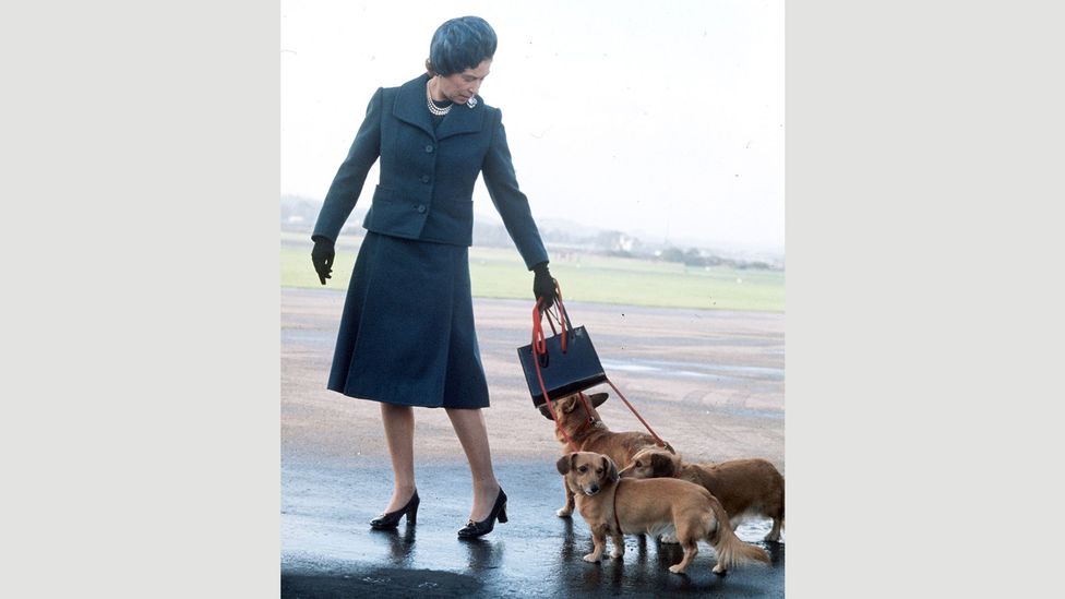 Queen Elizabeth II: 'Never felt dressed without her handbag' - BBC News