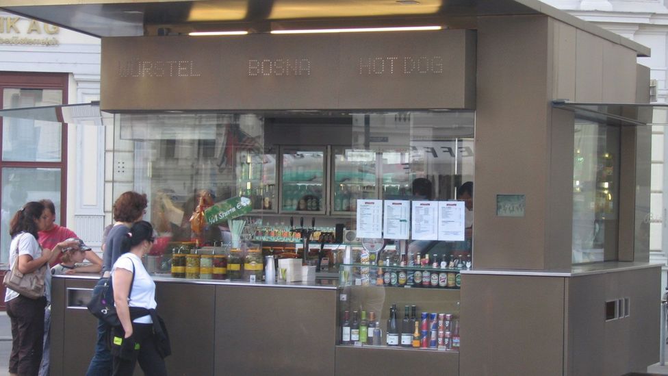 Ubiquitous würstelständes provide fast food for those on the move (Credit: Braveheart/ Wikimedia Commons) Ubiquitous würstelständes provide fast food for those on the move (Credit: Braveheart/ Wikimedia Commons)