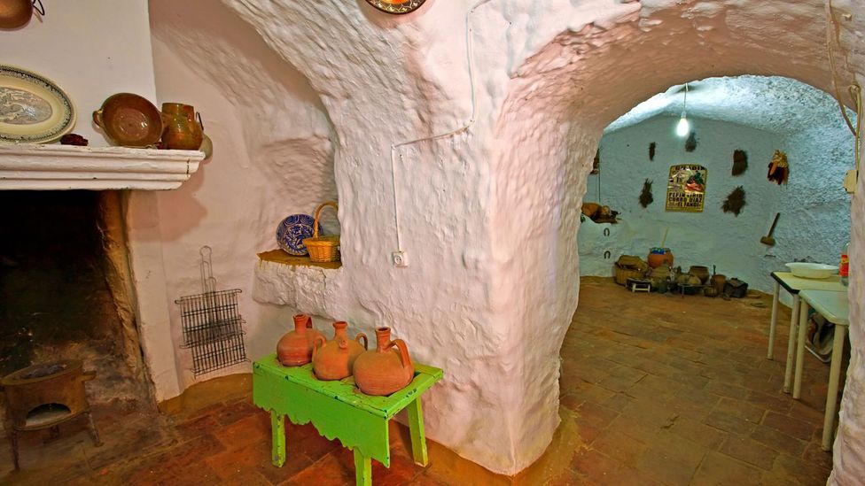 The interior of a cave dwelling in Guadix, Spain (Credit: Rolf Hicker Photography/Alamy)