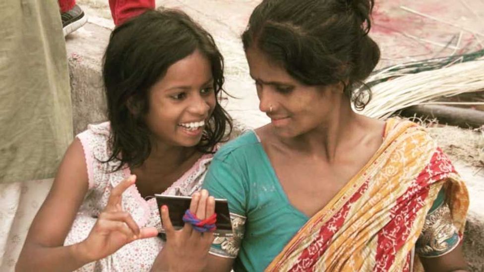This mother is seeing a photograph of her daughter for the first time (Credit: Bipasha Shom)