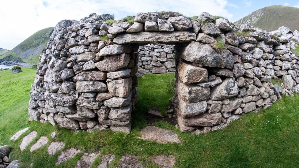 Built in the 1830s, St Kilda’s blackhouses would have been smelly, dirty – and ingenious (Credit: Amanda Ruggeri) Built in the 1830s, St Kilda’s blackhouses would have been smelly, dirty – and ingenious (Credit: Amanda Ruggeri)