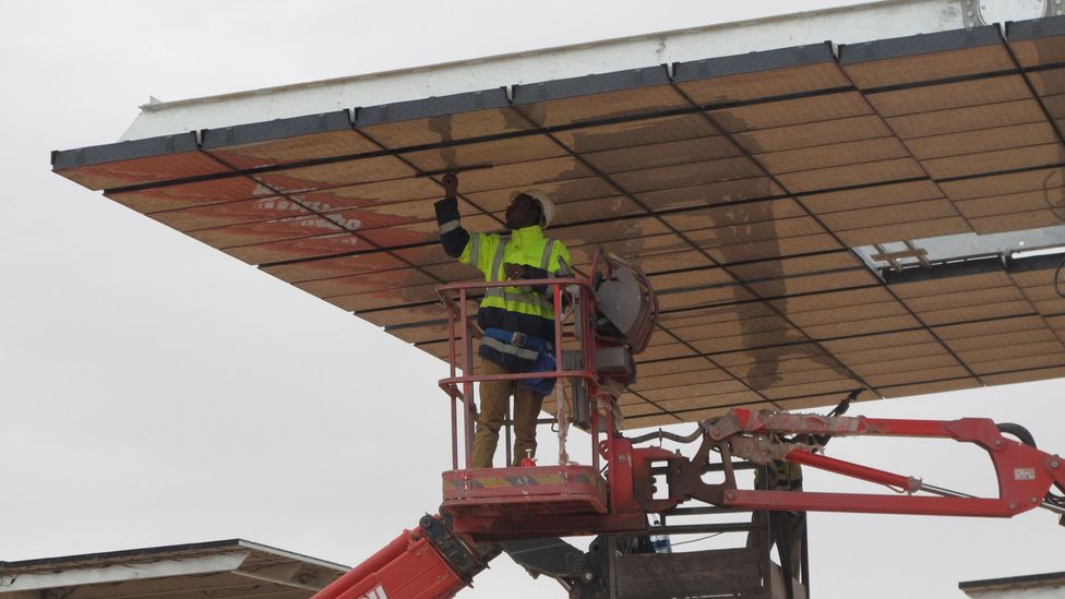 Once fully operational, the solar plant will only require about 50 to 100 employees (Credit: Sandrine Ceurstemont) Once fully operational, the solar plant will only require about 50 to 100 employees (Credit: Sandrine Ceurstemont)
