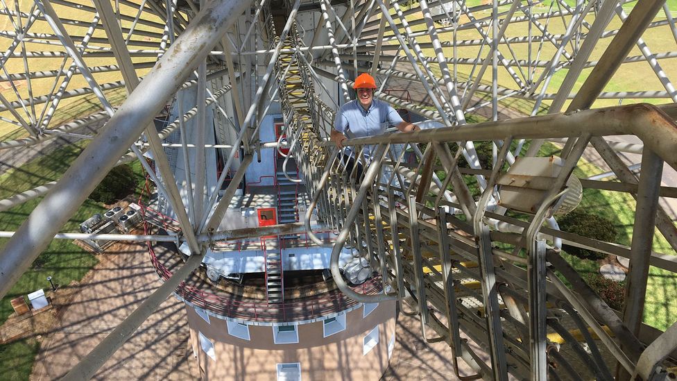 To gain access to the dish, you first have to climb up a precarious walkway (Credit: Boffin Media) To gain access to the dish, you first have to climb up a precarious walkway (Credit: Boffin Media)