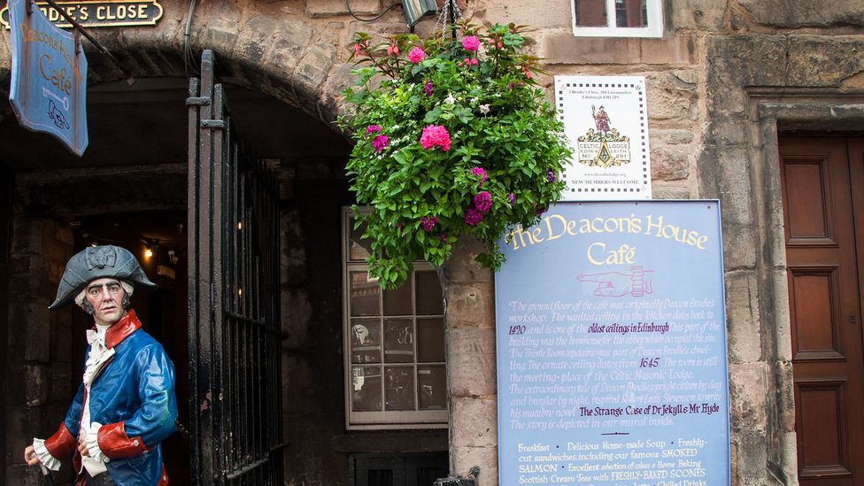 Hidden in plain sight on Brodie’s Close off of Edinburgh’s Royal Mile, the Celtic Lodge of Edinburgh and Leith No. 291 was founded in 1821 (Credit: Amanda Ruggeri) Hidden in plain sight on Brodie’s Close off of Edinburgh’s Royal Mile, the Celtic Lodge of Edinburgh and Leith No. 291 was founded in 1821 (Credit: Amanda Ruggeri)