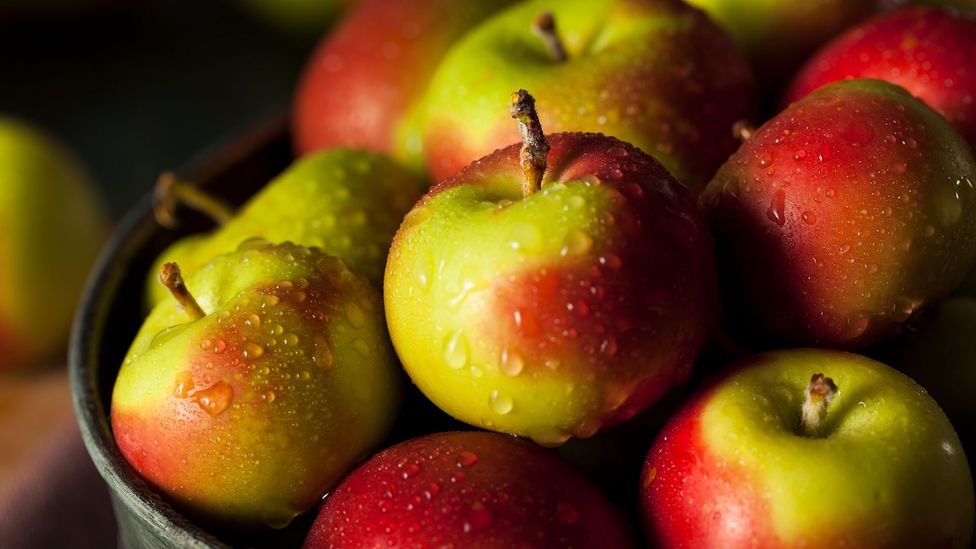 Apples are one food that can lessen the pungent odour of garlic (Credit: iStock)