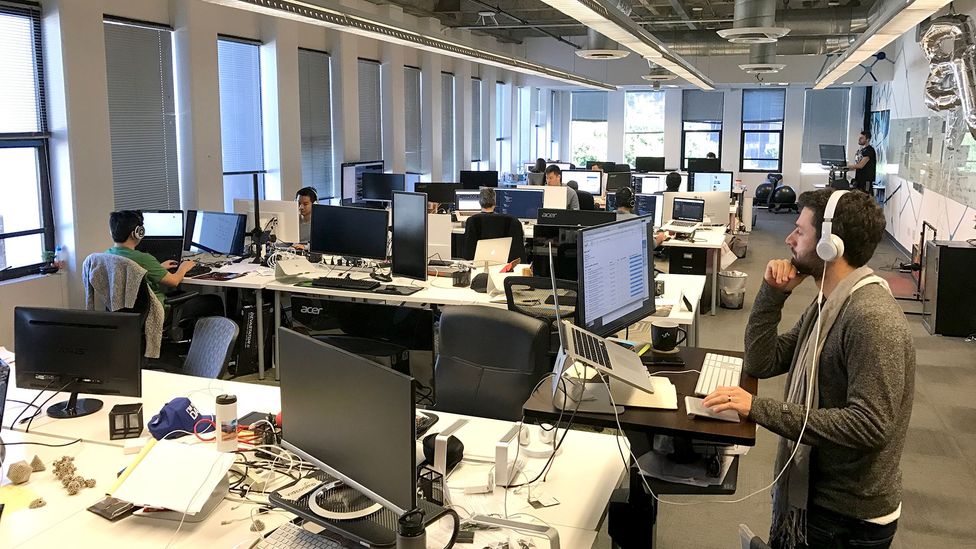 The boss who doesn’t believe in work-life balance - BBC Worklife