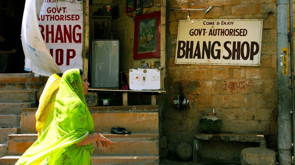 There are hundreds of government-approved bhang shops across the country (Credit: Aroon Thaewchatturat/Alamy)
