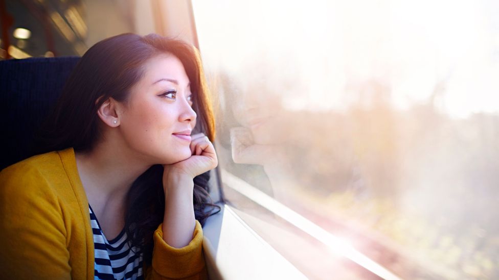 When your eyes are on your phone, your mind is in a very different state than when it’s daydreaming. (Credit: Getty Images) When your eyes are on your phone, your mind is in a very different state than when it’s daydreaming. (Credit: Getty Images)