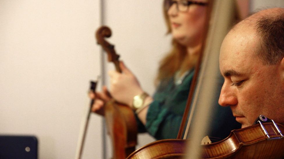 Musicians play fiddles on Cape Breton Island, Nova Scotia (Credit: Eliana Alvarez Martinez) Musicians play fiddles on Cape Breton Island, Nova Scotia (Credit: Eliana Alvarez Martinez)