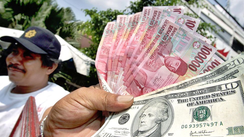 Currency differences can trick you into spending more (Credit: Getty Images) Currency differences can trick you into spending more (Credit: Getty Images)