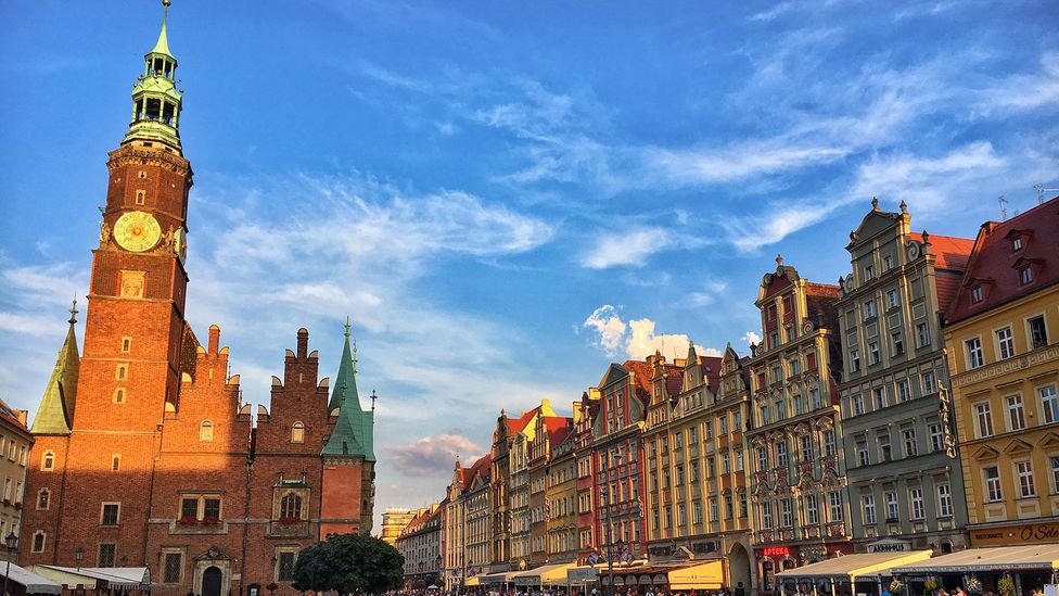 A parade of pastel-coloured Renaissance mansions ring Wrocław’s massive Market Square (Credit: Eliot Stein)