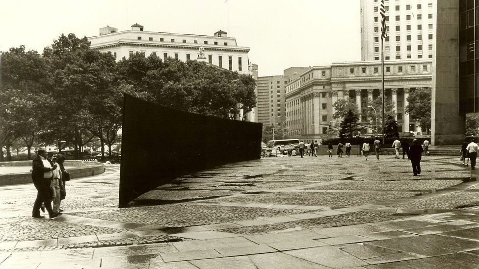 Richard Serra, Tilted Arc, 1981 (Credit: Alamy)