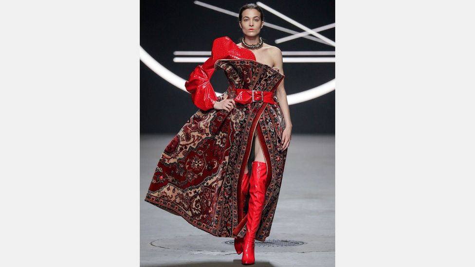 Dutch designer Marlou Breuls won the people’s choice award at the 2016 Amsterdam Mercedes-Benz Fashion Week for a design composed of a Persian rug (Credit: Marlou Breuls) Dutch designer Marlou Breuls won the people’s choice award at the 2016 Amsterdam Mercedes-Benz Fashion Week for a design composed of a Persian rug (Credit: Marlou Breuls)