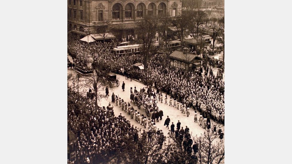 More than 30,000 people attended her funeral in Paris on 29 March 1923 (Credit: Alamy) More than 30,000 people attended her funeral in Paris on 29 March 1923 (Credit: Alamy)