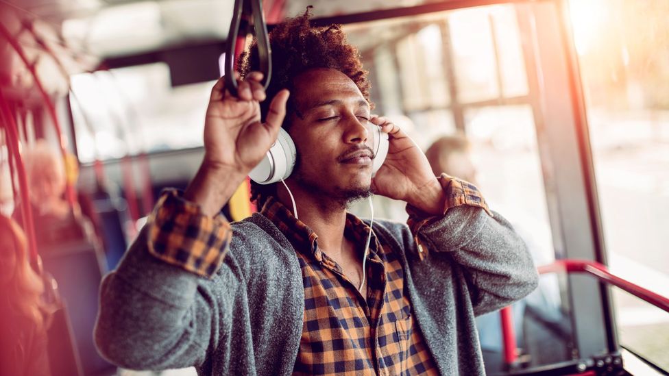 Listening can be. Кино люди слушаю музыку. Lion Listening to Music. Student Listening to Music. Listen to Music on Bus.