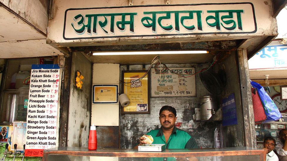 Every vendor claims to have a secret recipe or a special ingredient that makes his vada pav unique (Credit: Charukesi Ramadurai) Every vendor claims to have a secret recipe or a special ingredient that makes his vada pav unique (Credit: Charukesi Ramadurai)