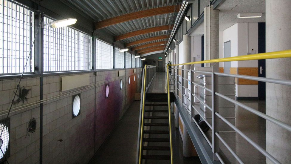 Many of the long prison corridors are quiet and empty when the inmates are in their rooms (Credit: Melissa Hogenboom)