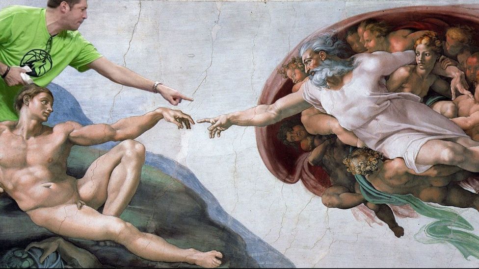 Twitter user @bluntforcellama transposed the man pointing in Gonzalez’s photo onto Michelangelo’s The Creation of Adam (1508-1512) (Credit: @bluntforcellama/Twitter)