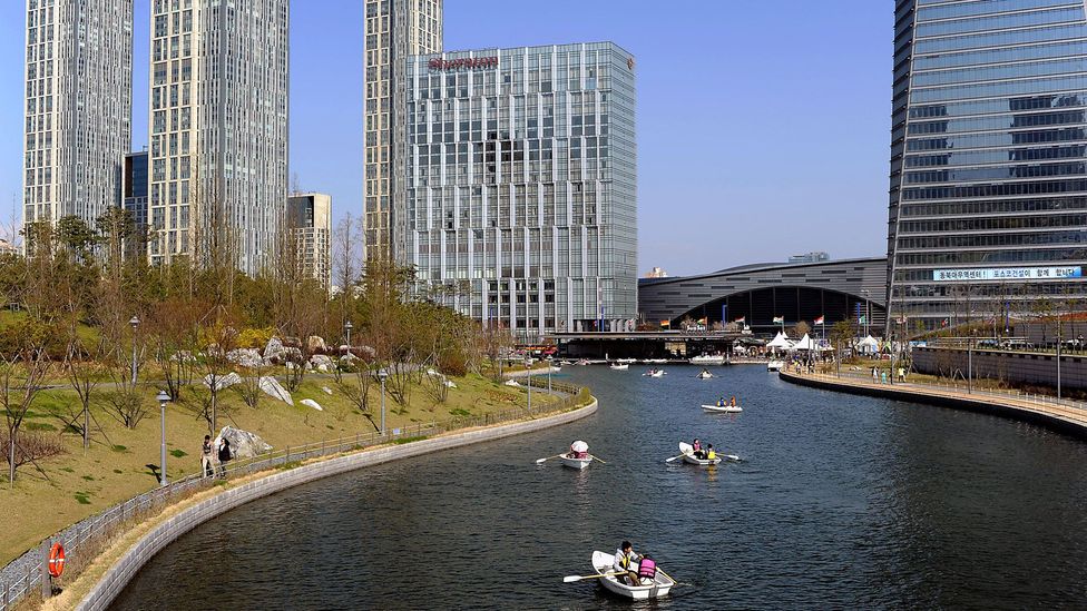The first phase of construction on the new Songdo International Business District was completed in just five years (Credit: Sueddeutsche Zeitung Photo/Alamy)