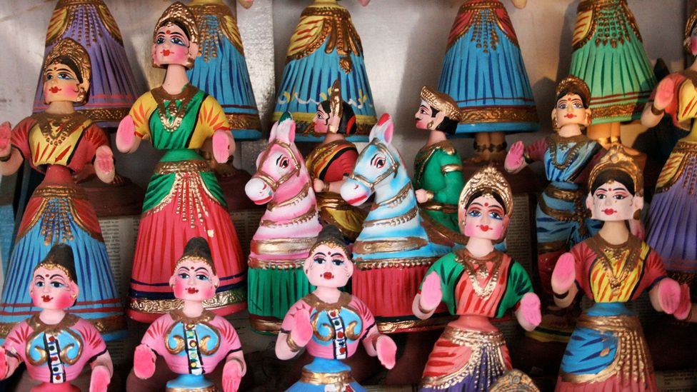 Thanjavur Thalaiyatti Bommai, a type of bobblehead toy that mimics the Indian head nod, are sold in street markets throughout Thanjavur city (Credit: Kandukuru Nagarjun/Flickr)