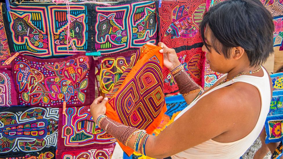 Guna women can make a substantial income by selling intricately embroidered molas (Credit: Paul Stewart)