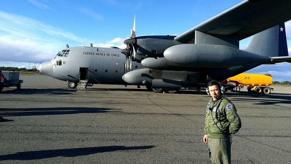 Hercules and air force member (Credit: Richard Fisher) Hercules and air force member (Credit: Richard Fisher)