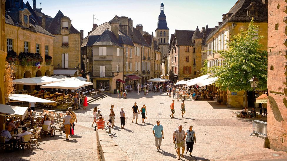 Residents of Sarlat-la-Canéda, France, gather regularly to practice speaking their regional dialect, known as Occitan (Credit: Images of Birmingham Premium/Alamy)