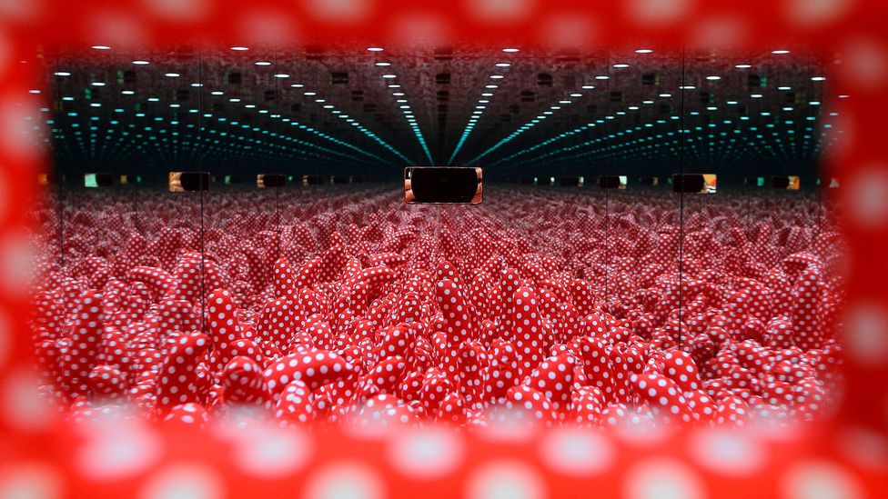 7 Facts About … Yayoi Kusama – the Woman with the Red Signature Bob -  TheArtGorgeous