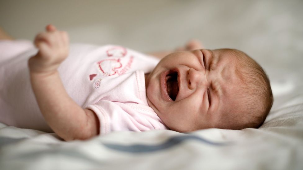 Zelfs pasgeborenen huilen met een accent, imiteren de spraak die ze hoorden terwijl ze in de baarmoeder zaten (Credit: Getty)