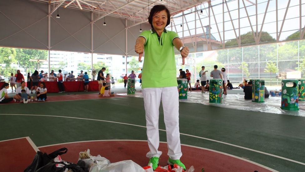 Lee Bee Wah is the local MP for Nee Soon joins the clean-up day in Khatib at least once a month. She encourages her constituents to get involved (Credit: Tim McDonald) Lee Bee Wah is the local MP for Nee Soon joins the clean-up day in Khatib at least once a month. She encourages her constituents to get involved (Credit: Tim McDonald)