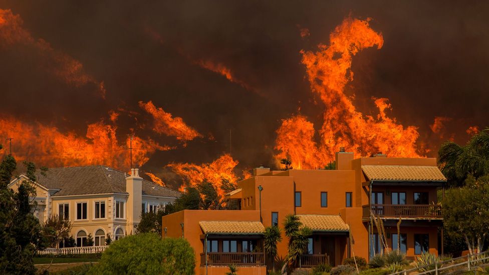 The Woolsey Fire approaches houses in Malibu. Experts say that creating a ‘defensible’ zone around a home can help protect it (Credit: Getty)
