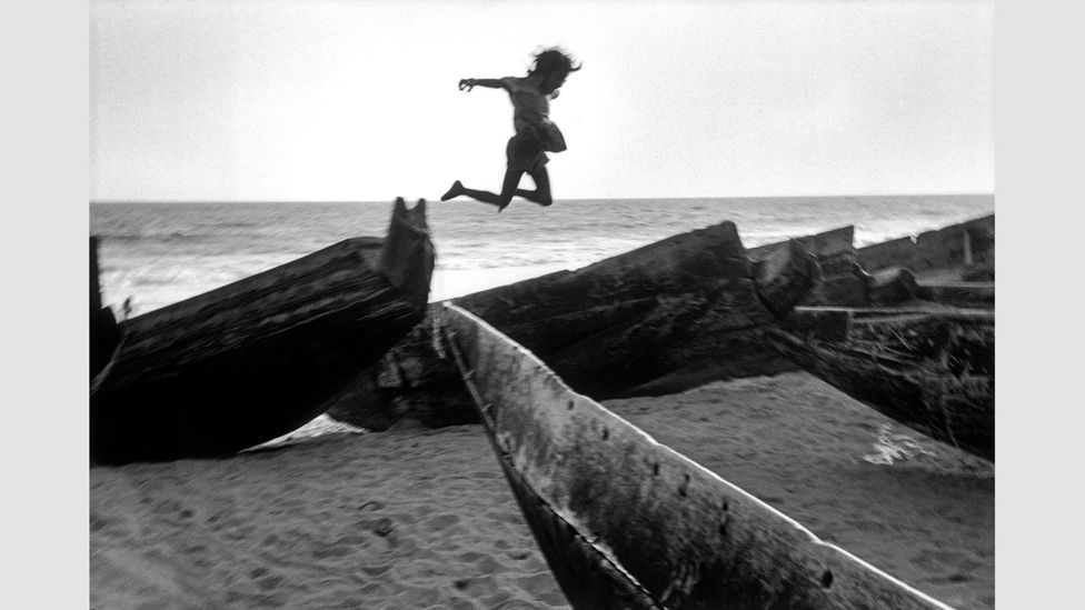 Franck descubrió su talento durante uno de sus primeros viajes por la India y el Tíbet: aquí hay una fotografía de una playa en Puri, India, en 1980 (Crédito: Martine Franck / Magnum Photo)
Las impresionantes fotos de la vida cotidiana.