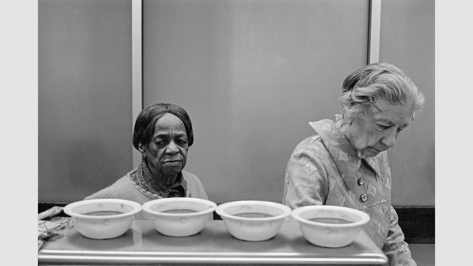 Estas mujeres fueron fotografiadas en el Centro del Ejército de Salvación de Nueva York en 1979. Las imágenes de Franck a menudo dignificaron a las personas marginadas (Crédito: Martine Franck / Magnum Photo)